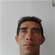 Entrenador personal con enfasis en niños enfocado en el dominio posición y ritmos de fútbol actual gimnasia basica y ejercicios de coordinación